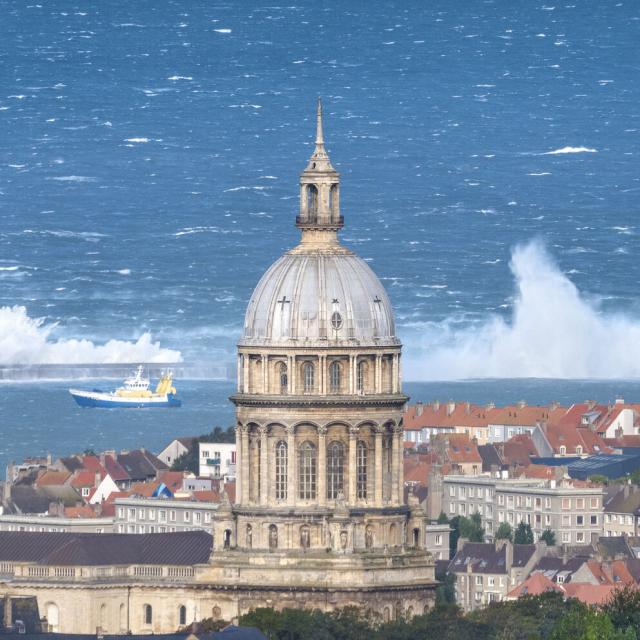 Boulogne Sur Mer La Basilique Et Le Front De Mer Crt Hauts De France Fabien Coisy