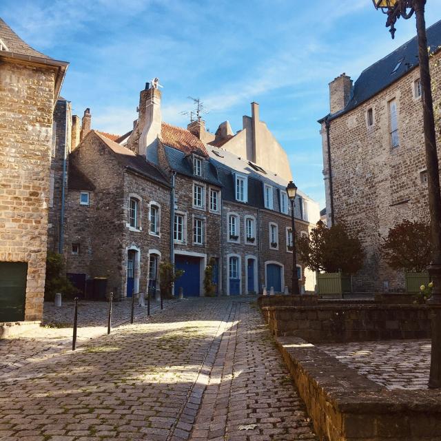 Boulogne Sur Mer_ Ruelle Pavee De La Vieille Ville ©Crt Hauts De France Noemie Sannier