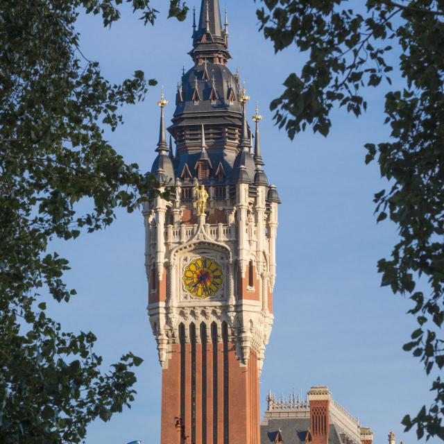 Calais _ Le Beffroi de l'Hôtel de Ville classé au patrimoine mondial de l'Unesco © Frederik Astier
