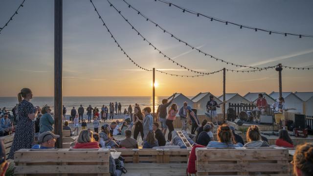 Cayeux Sur Mer Bar De Plage ©Crt Hauts De France Nicolas Bryant