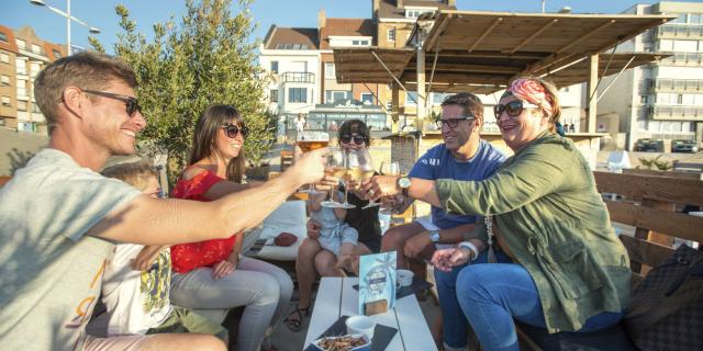 Dunkerque Apéritif Entre Amis En Terrasse Crt Hauts De France Nicolas Bryant
