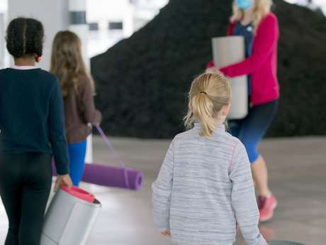 Les enfants aussi font du yoga au Musée de Picardie