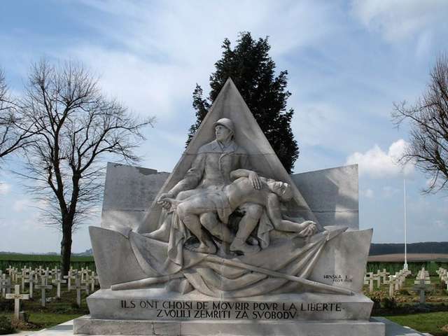 CIMETIERE MILITAIRE TCHECOSLOVAQUE ET LE MEMORIAL DE LA COMPAGNIE NAZDAR