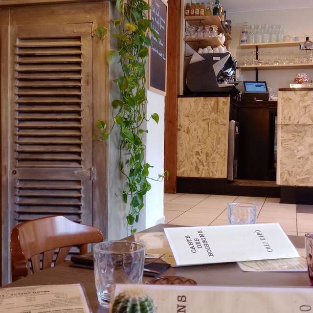 CHEZ DÉBO