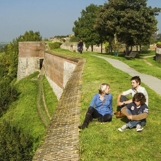 Montreuil-Sur-Mer, Vue sur les remparts,©CRTC Hauts-de-France - Benoit Bremer