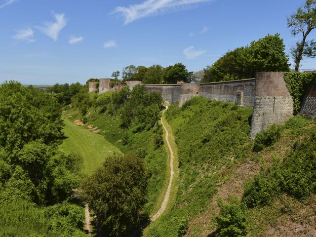 Montreuil-sur-Mer _ Remparts © CRTC Hauts-de-France - Yannick Cadart
